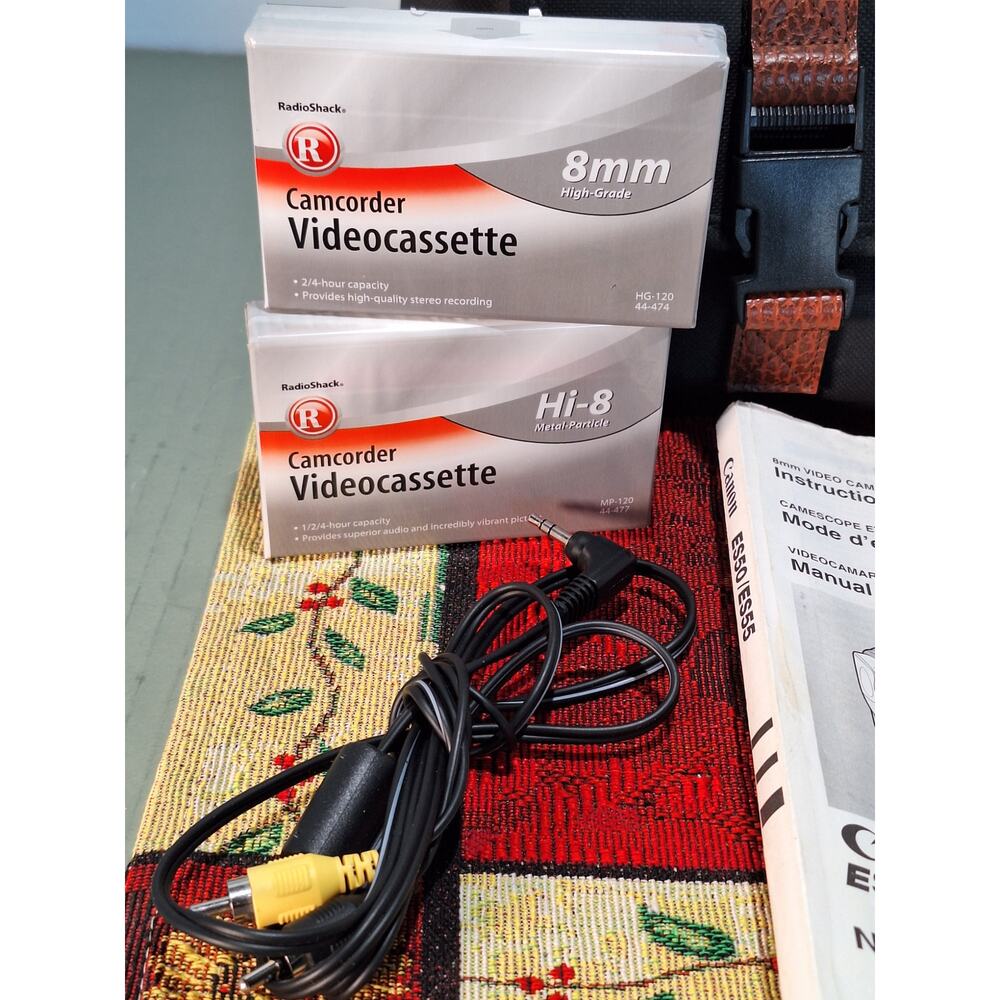 Canon ES55 8mm Camcorder Bundle Tested Remote Bag Tapes Manuals AV Cable - Picture 9 of 10